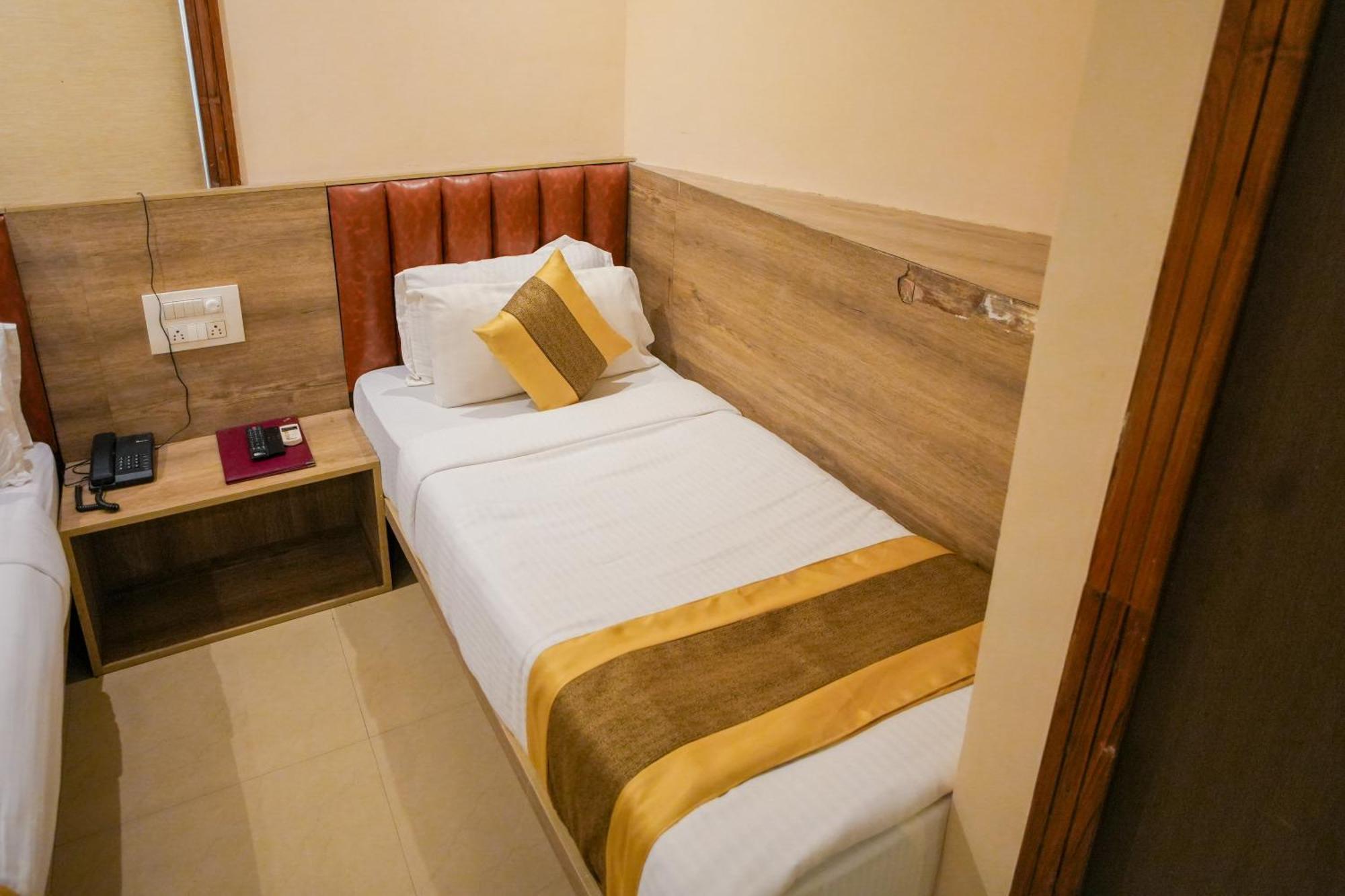 Hotel Skylink Hospitality Mahalaxmi Мумбаї Екстер'єр фото