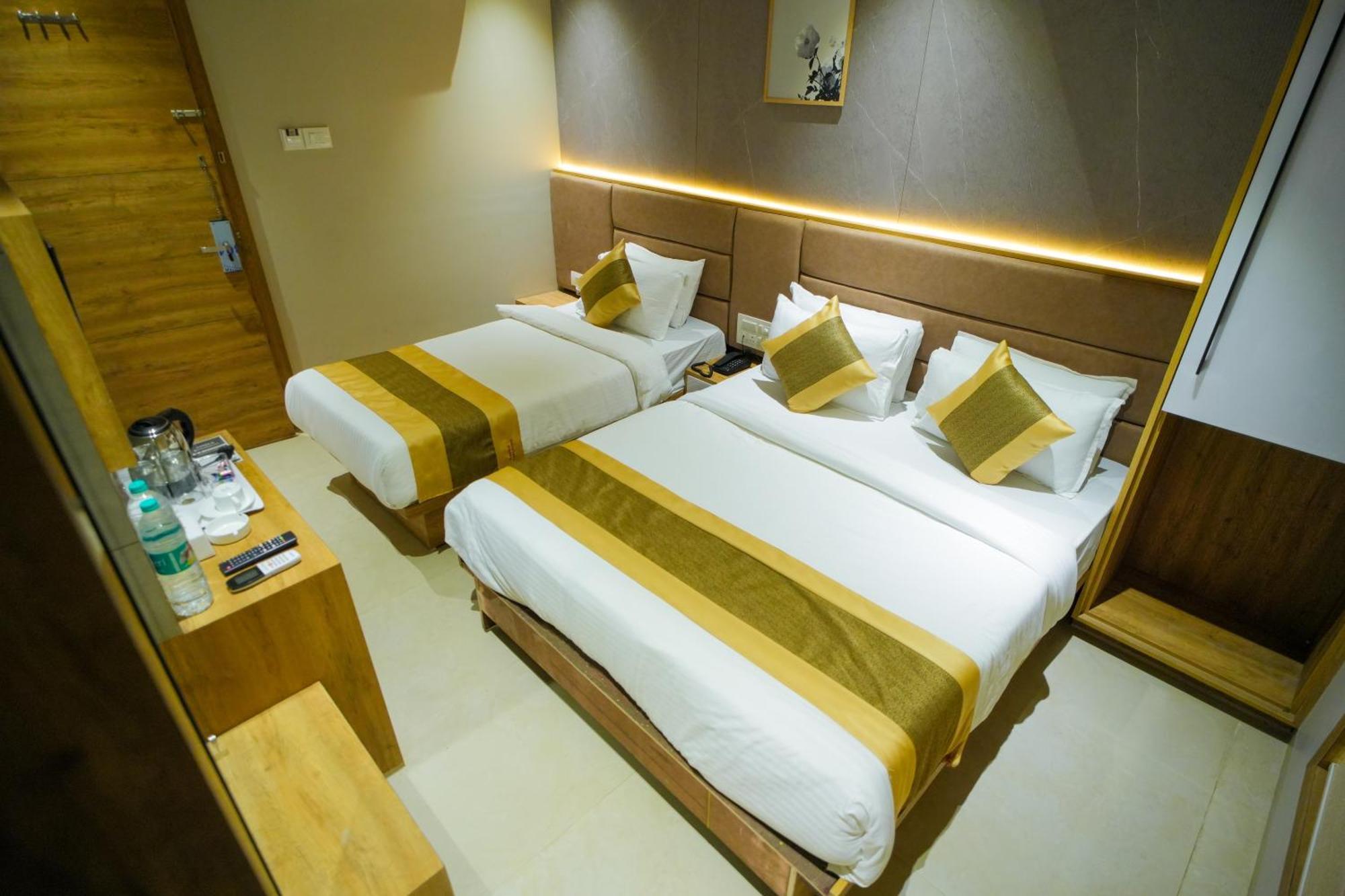 Hotel Skylink Hospitality Mahalaxmi Мумбаї Екстер'єр фото