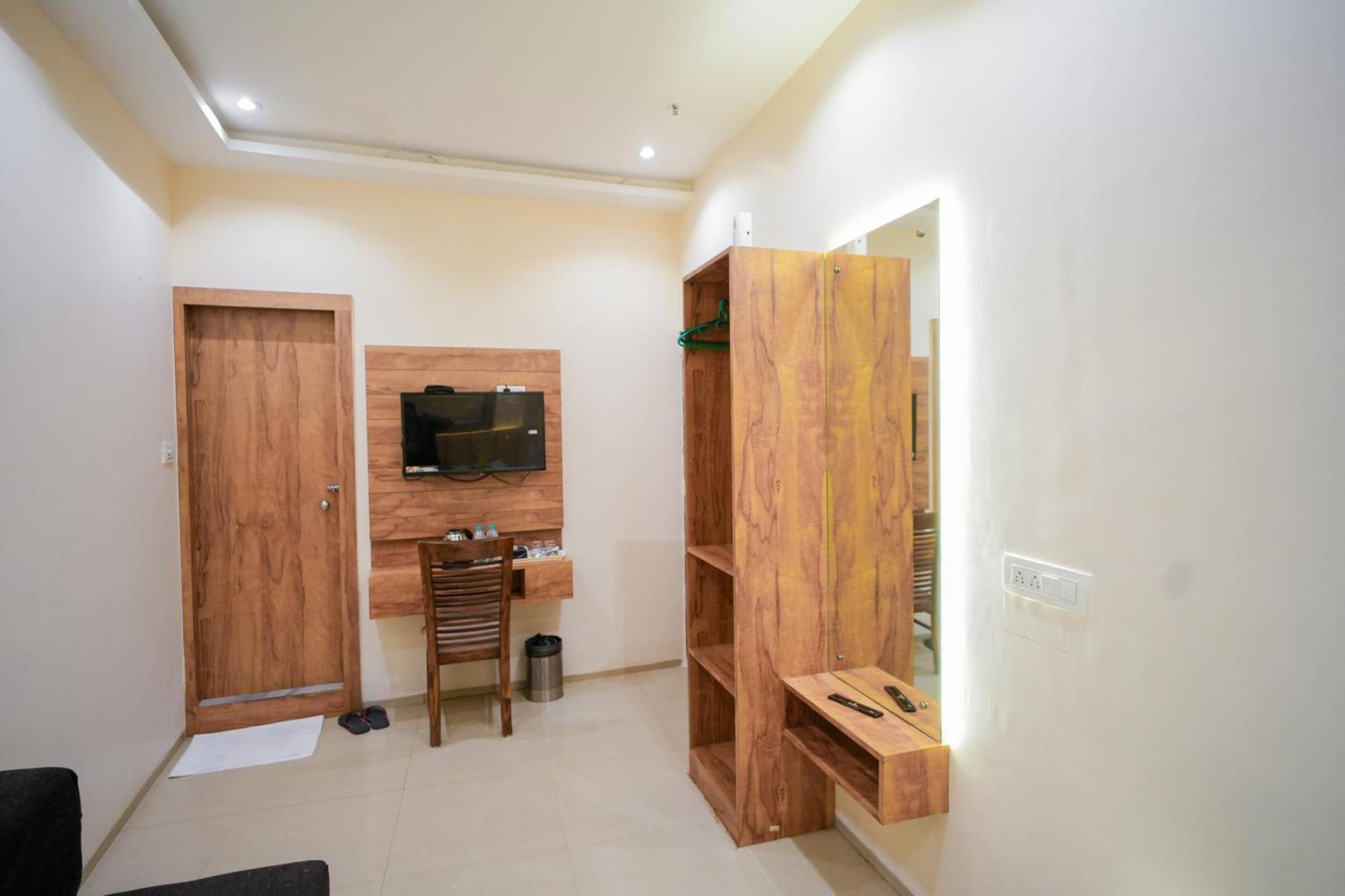 Hotel Skylink Hospitality Mahalaxmi Мумбаї Екстер'єр фото