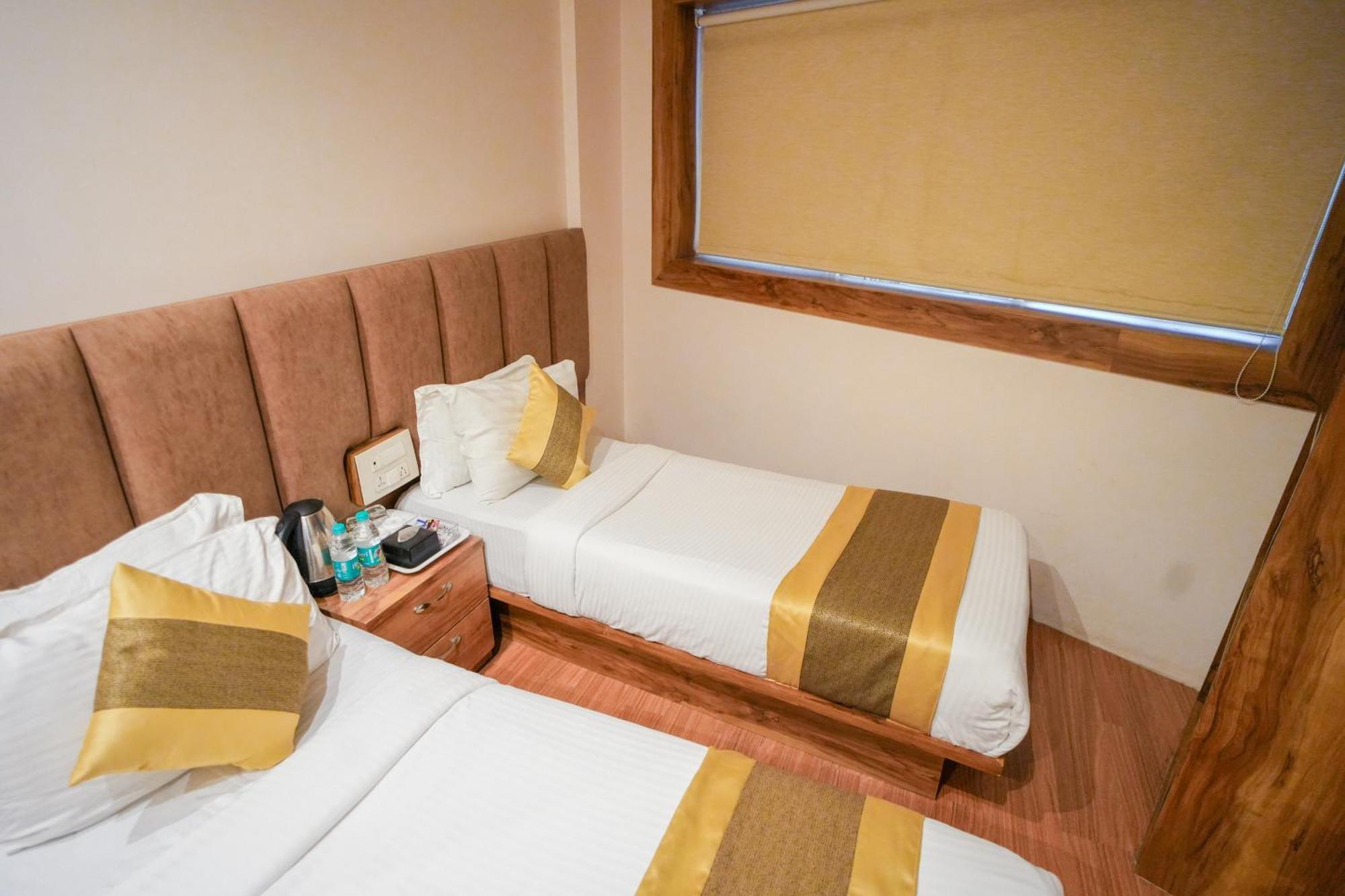 Hotel Skylink Hospitality Mahalaxmi Мумбаї Екстер'єр фото