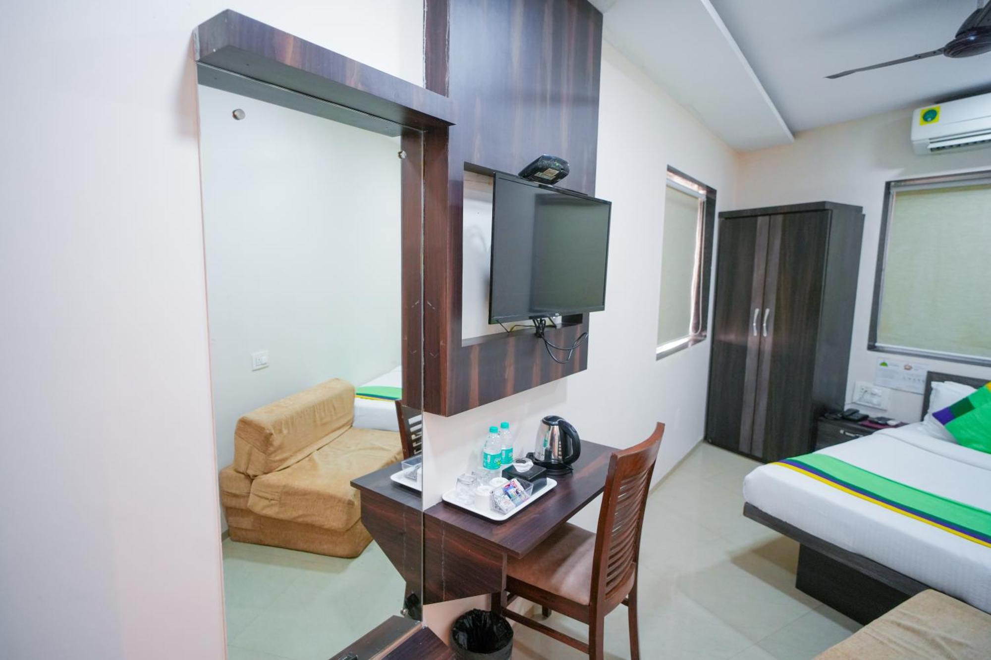 Hotel Skylink Hospitality Mahalaxmi Мумбаї Екстер'єр фото