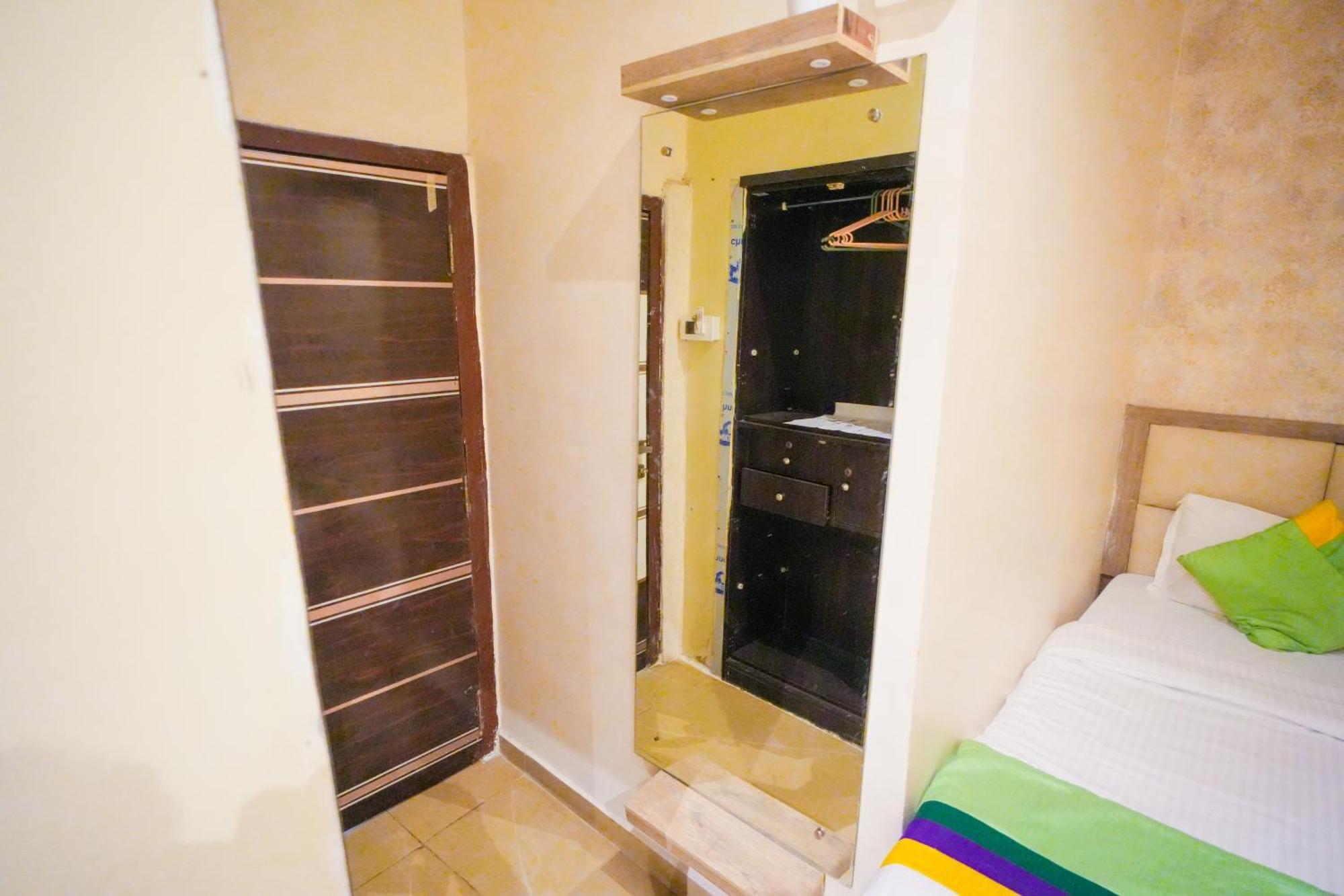 Hotel Skylink Hospitality Mahalaxmi Мумбаї Екстер'єр фото