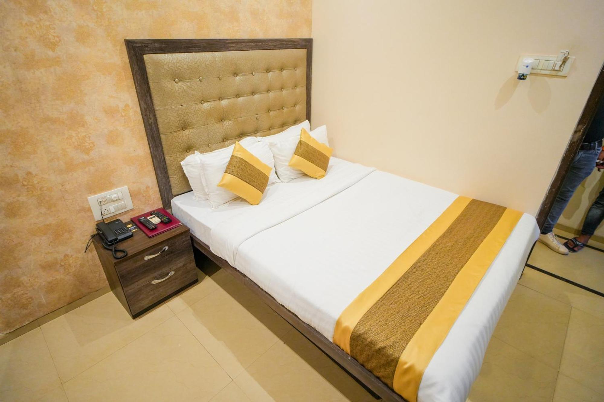 Hotel Skylink Hospitality Mahalaxmi Мумбаї Екстер'єр фото