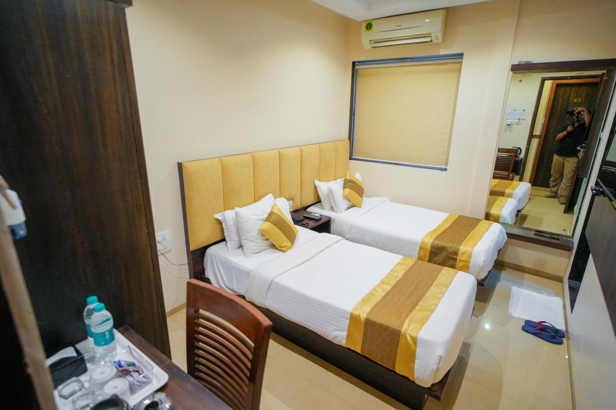 Hotel Skylink Hospitality Mahalaxmi Мумбаї Екстер'єр фото